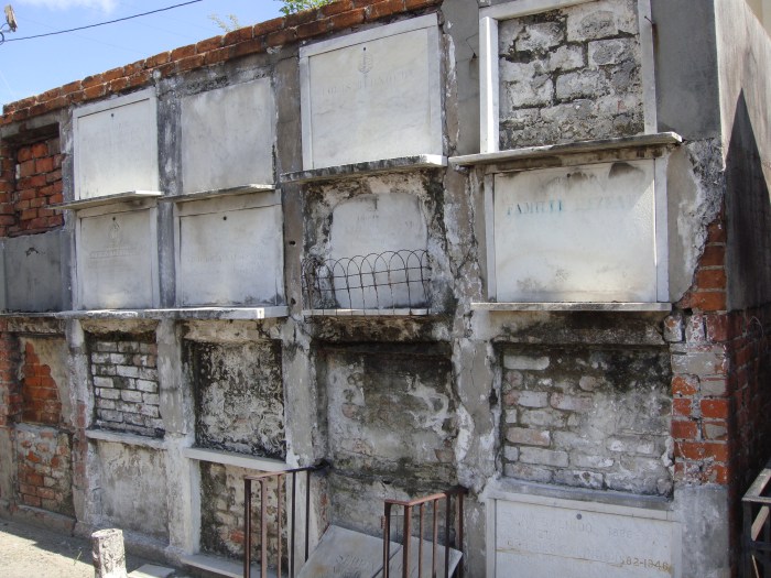 Oven Vaults St louis cemetery 1
